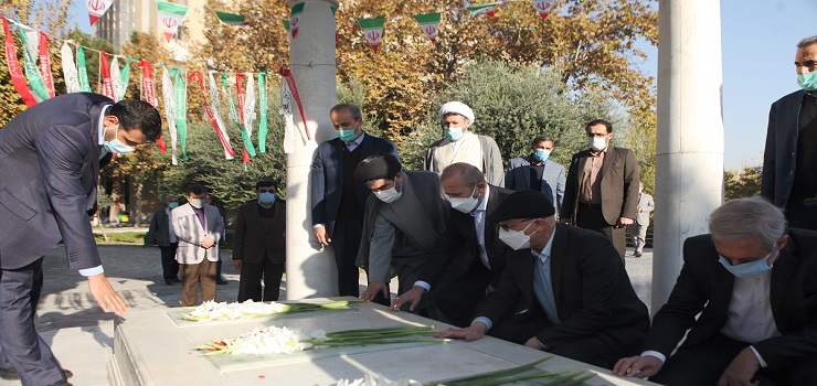 ادای احترام به مقام والای شهدای گمنام دانشگاه