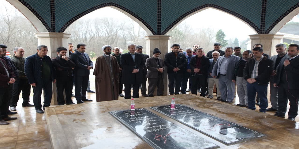 رییس دانشگاه بر سر مزار شهدای گمنام دانشکده منابع طبیعی و علوم دریایی نور حضور یافت