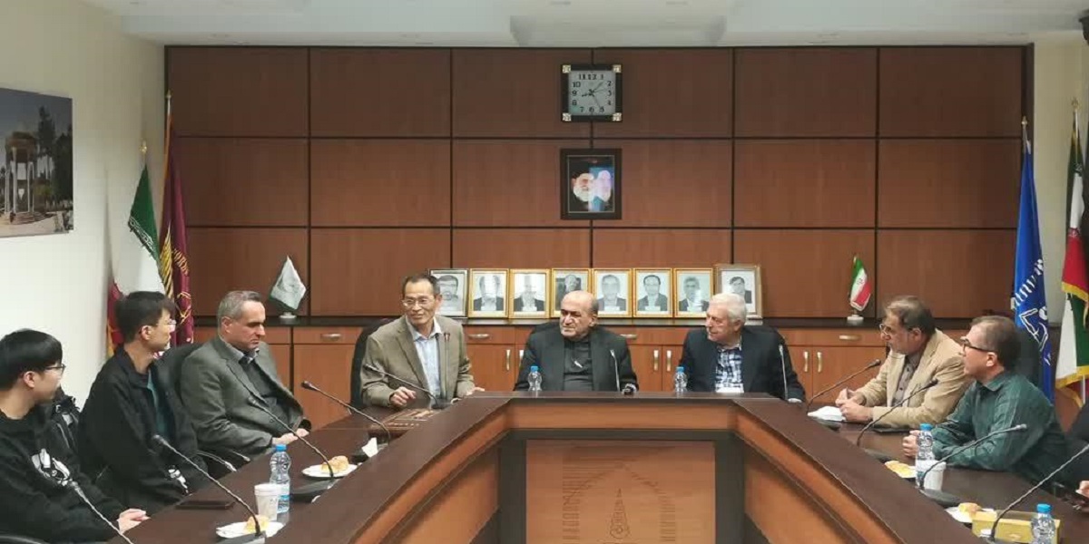 بازدید علمی پژوهشگران چینی از دانشکده علوم پایه