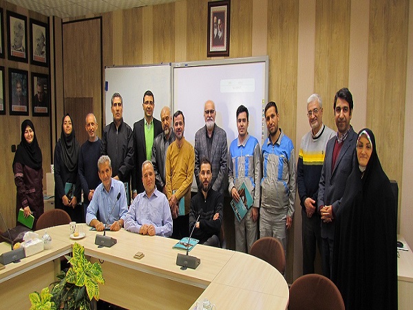 تقدیر از دست اندرکاران برگزاری برنامه های هفته پژوهش