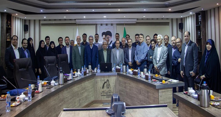 تقدیر از دکتر عبداله زاده در نشست شورای پژوهشی دانشگاه 