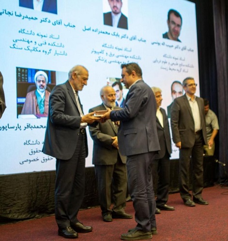 مراسم تجلیل از استادان نمونه دانشگاه برگزار شد